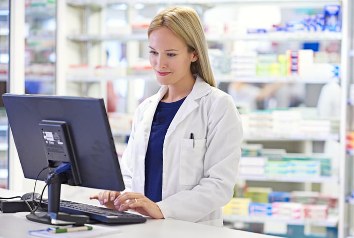 Pharmacist digitally verfiying prescriptions